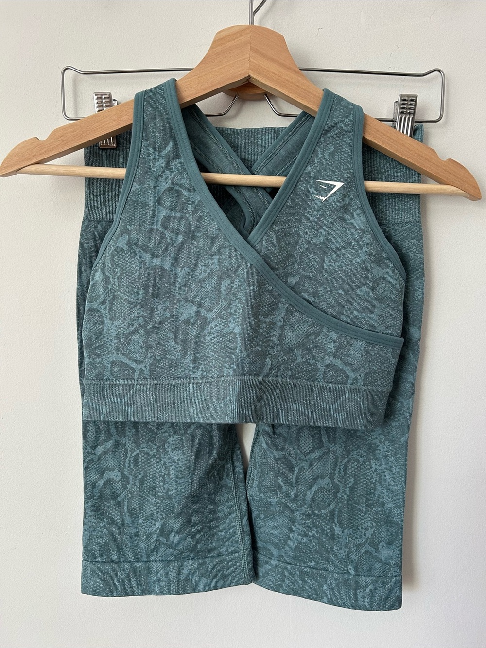 GYMSHARK TEAL SNAKE PRINT SPORTS BRA AND LEGGINGS SET SIZE M